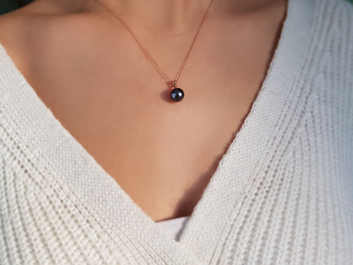 Modern Schwarzer Perle Collier - handgefertigter Diamantschmuck aus Feingold | Sirius Diamant
