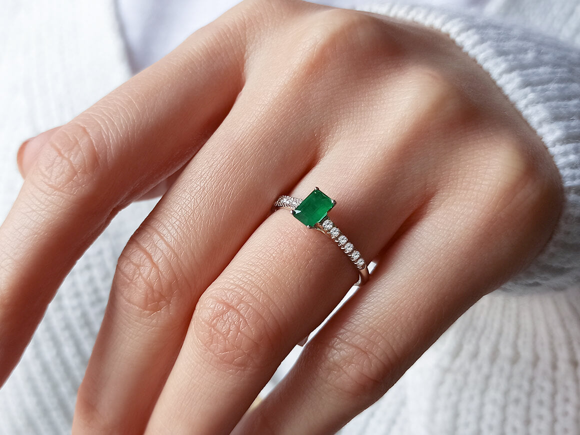 Bague diamant et émeraude octogonale