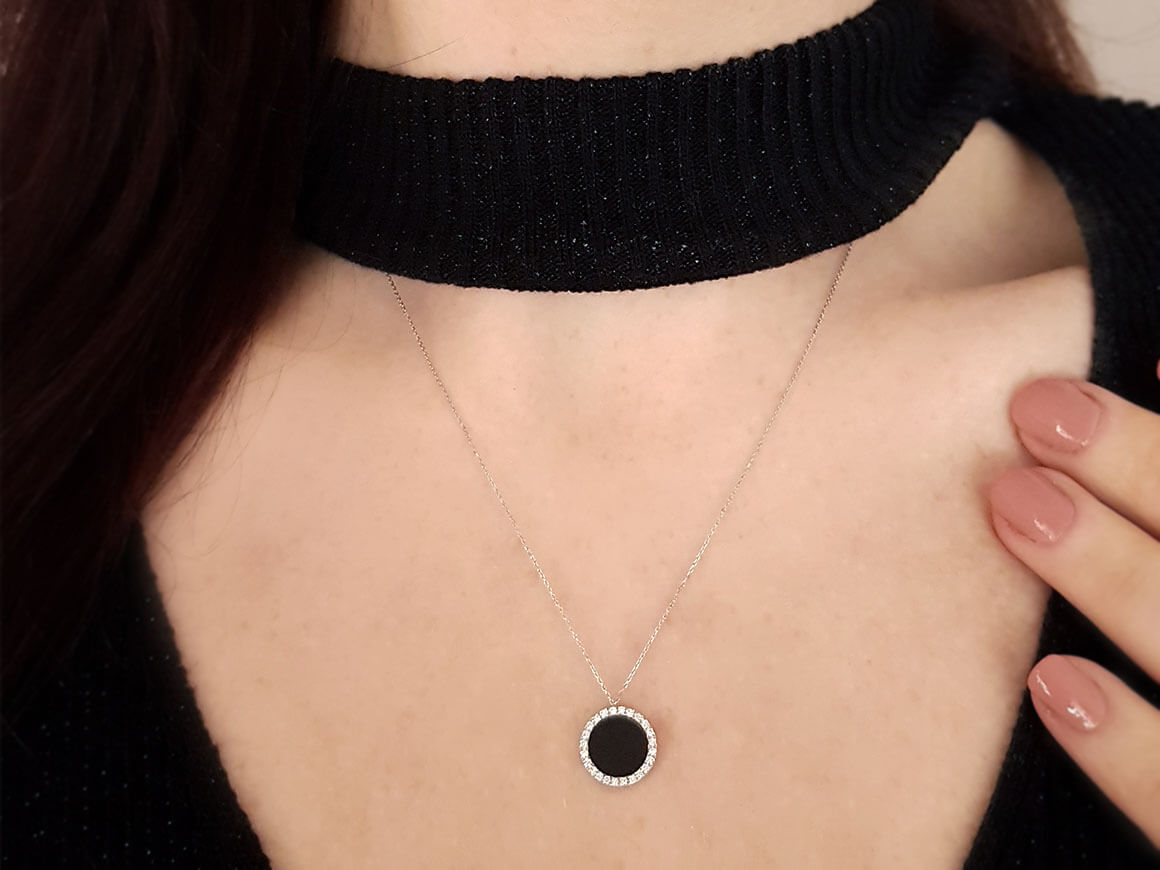 Diamant Schwarzem Onyx Collier in 18 K - handgefertigter Diamantschmuck aus Feingold | Sirius Diamant