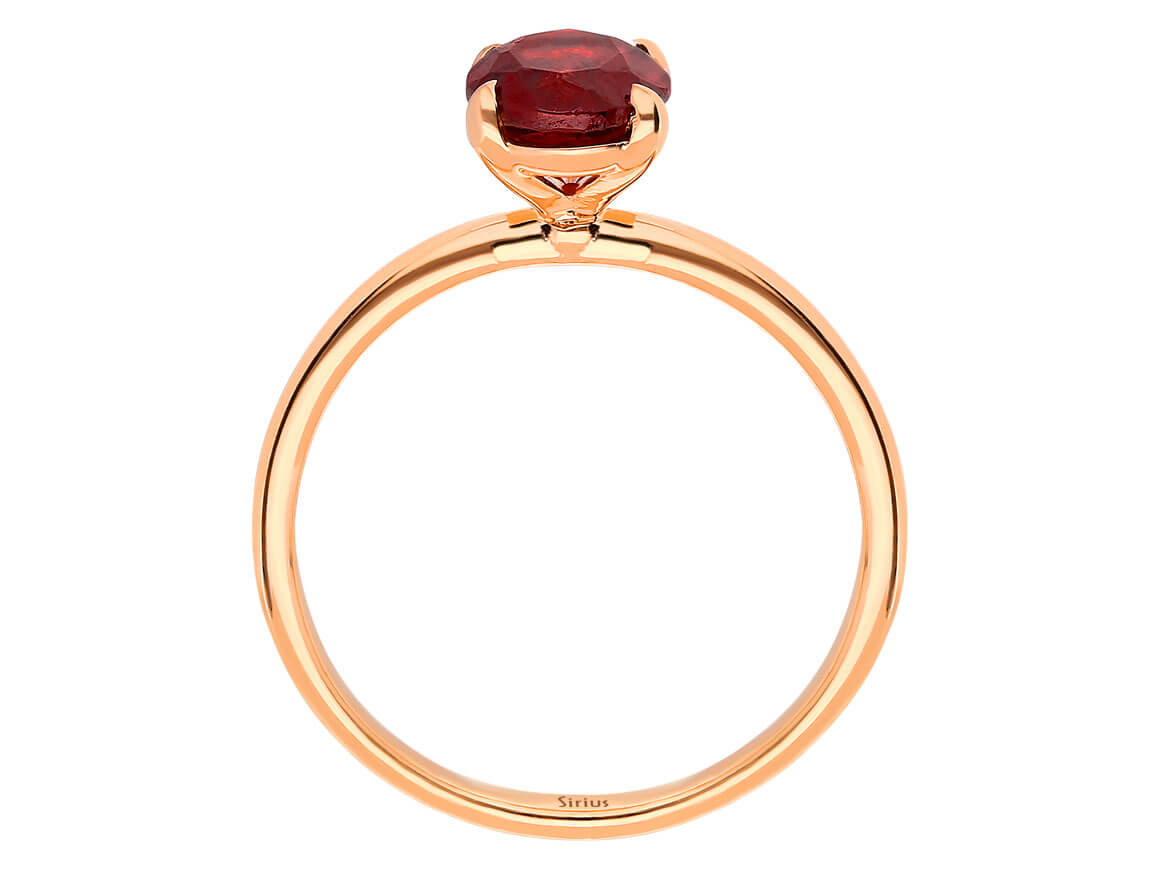Oval Schliff Garnet Solitaire Ring - handgefertigter Diamantschmuck aus Feingold | Sirius Diamant