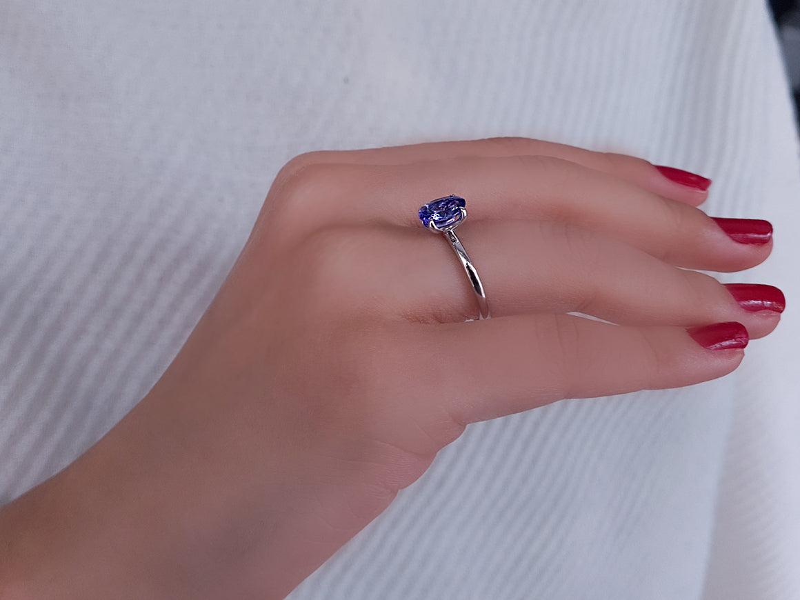 Oval Schliff AAA Tansanit Solitär Ring in 14k Gold