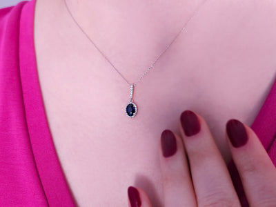 Diamond and oval sapphire necklace in 14 carat white gold