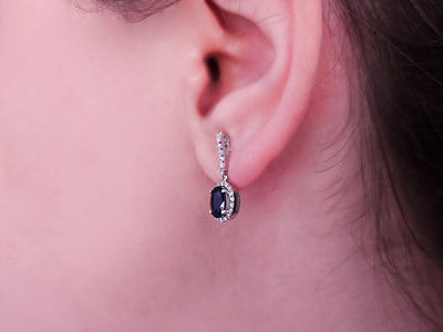 Diamond and oval sapphire earrings in 585 14 carat white gold