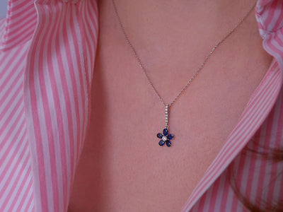 Diamond and oval sapphire violet necklace in 333 8 carat white gold