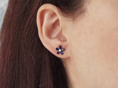 Diamond and oval sapphire violet stud earrings in 333 8 carat white gold