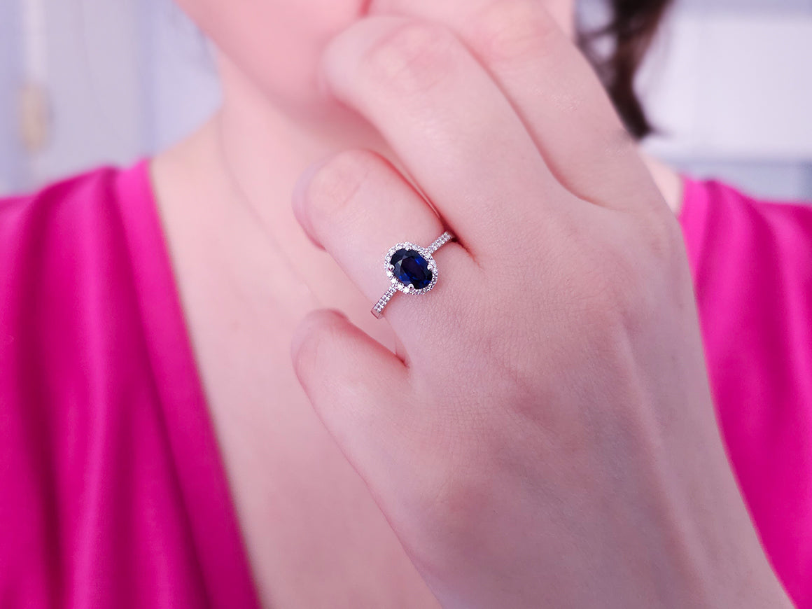 Bague diamant et saphir ovale en or blanc 14 carats