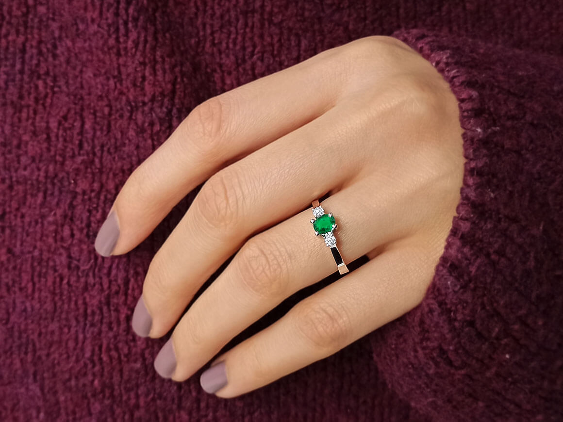 Bague diamant et émeraude ovale en or 14 carats