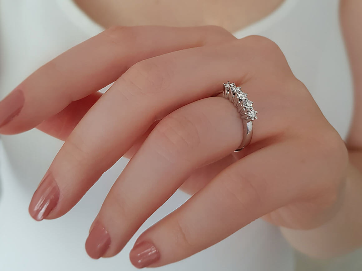 0.37 total carats 5 diamond alliance in 585 14 carat white gold