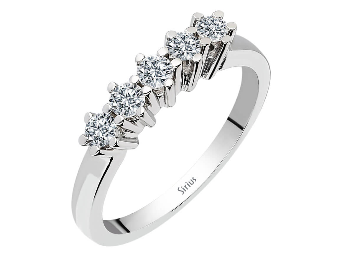 0,37 Gesamtkarat 5 Diamanten Allianz in 585er 14 Karat Weißgold – handgefertigter Diamantschmuck aus Feingold | Sirius Diamant