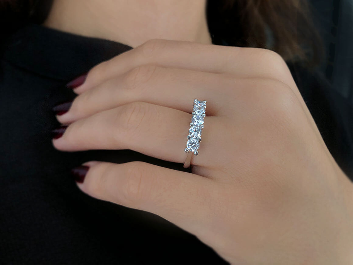 Alliance 5 diamants en or blanc 14 carats et diamants de 1,24 carat