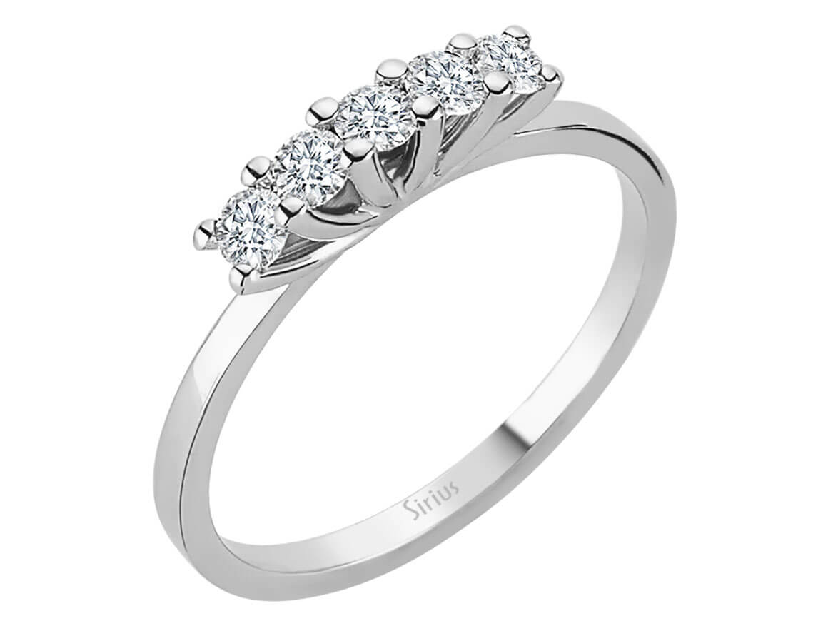 0,37 Karat Diamant 5 Diamanten Allianz in 14 K Weißgold – handgefertigter Diamantschmuck aus Feingold | Sirius Diamant