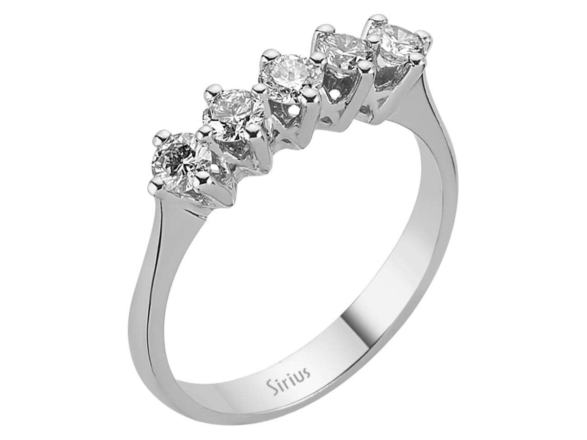 0,64 Karat Diamant 5 Diamanten Allianz in 585er 14 K Weißgold – handgefertigter Diamantschmuck aus Feingold | Sirius Diamant