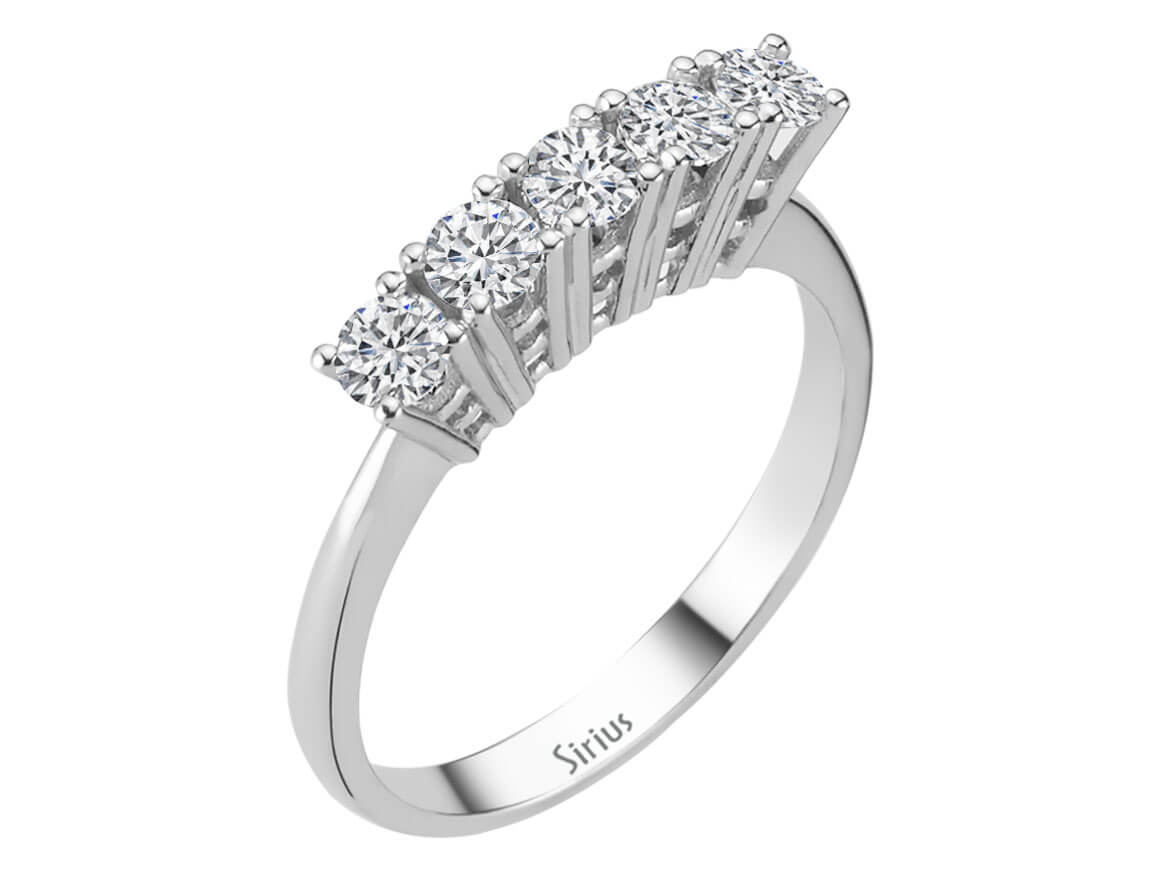 0,74 Karat 5 Diamanten Allianz in 18 K - handgefertigter Diamantschmuck aus Feingold | Sirius Diamant