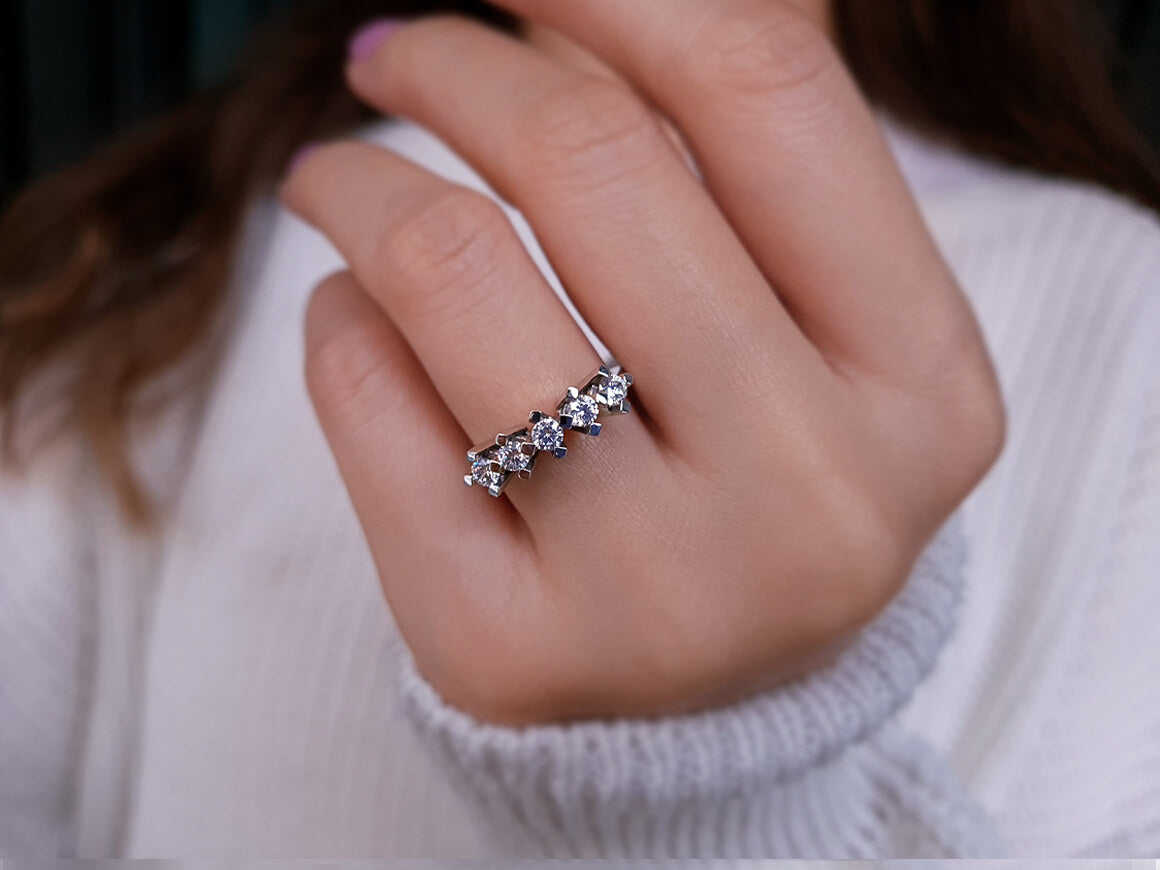 Alliance tout autour en diamant baguette