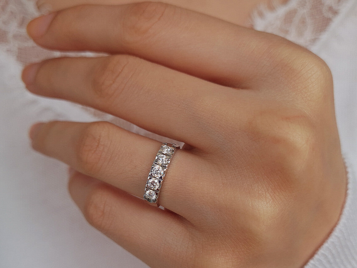 0,47 Carat Diamant 5 Diamanten Allianz - handgefertigter Diamantschmuck aus Feingold | Sirius Diamant