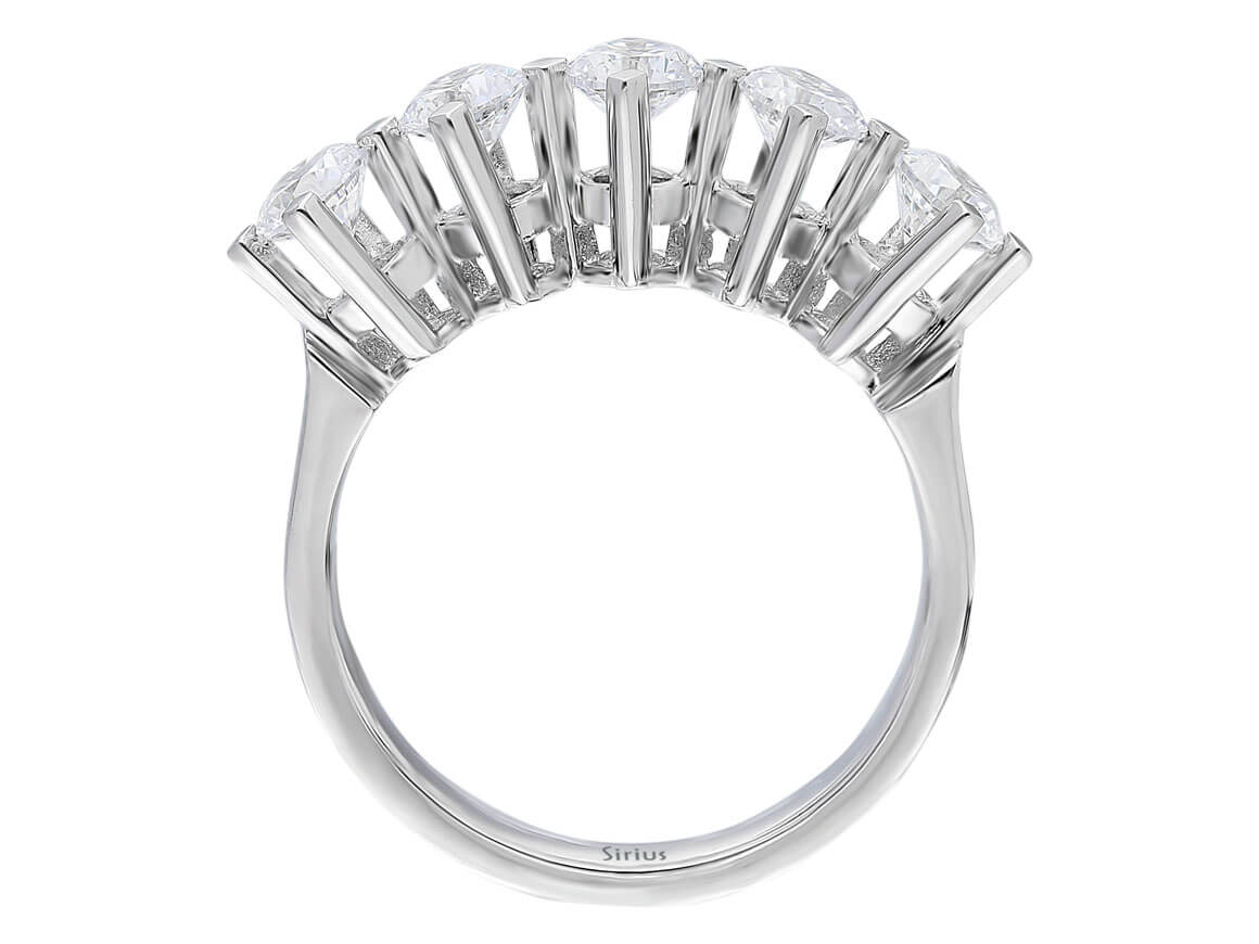 1,50 Karat Diamant 5 Diamanten Allianz - handgefertigter Diamantschmuck aus Feingold | Sirius Diamant