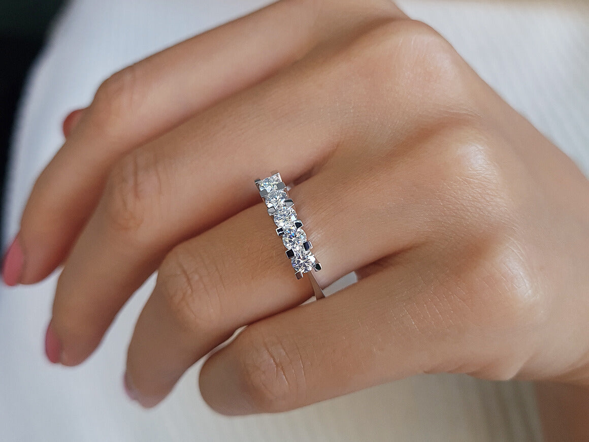 0,84 Karat Diamant 5 Diamanten Allianz