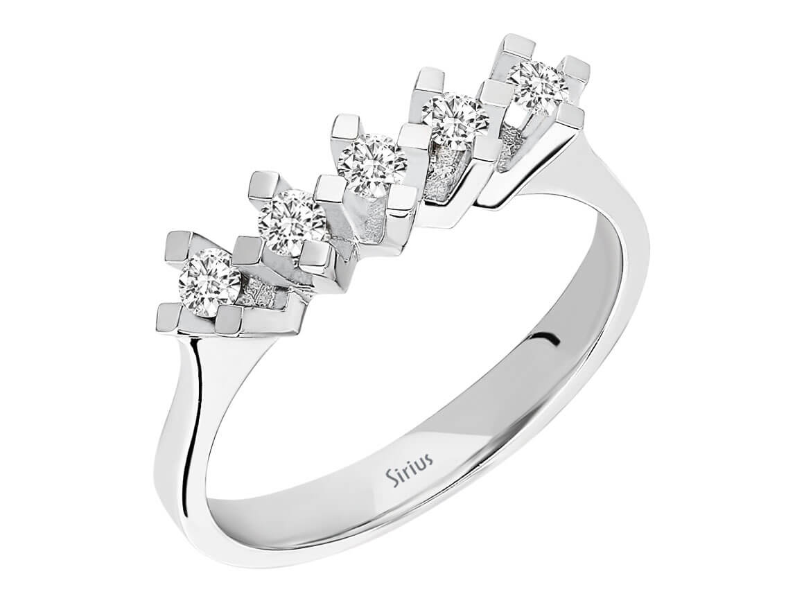 0,25 Carat 5 Diamanten Allianz - handgefertigter Diamantschmuck aus Feingold | Sirius Diamant