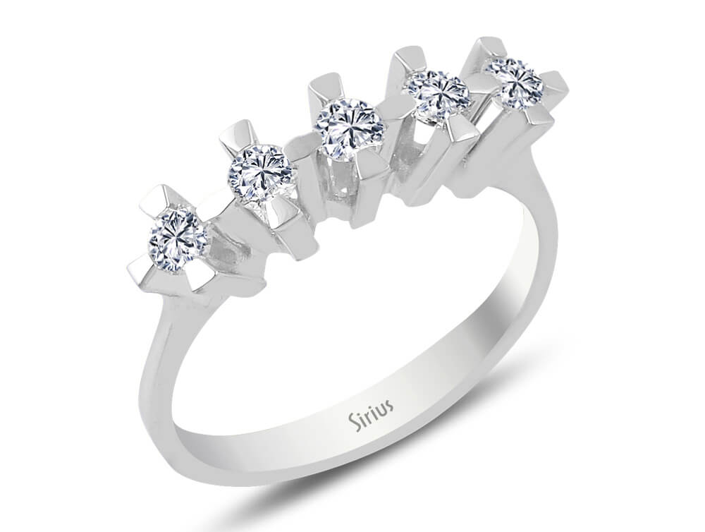 0,50 Carat 5 Diamanten Allianz - handgefertigter Diamantschmuck aus Feingold | Sirius Diamant