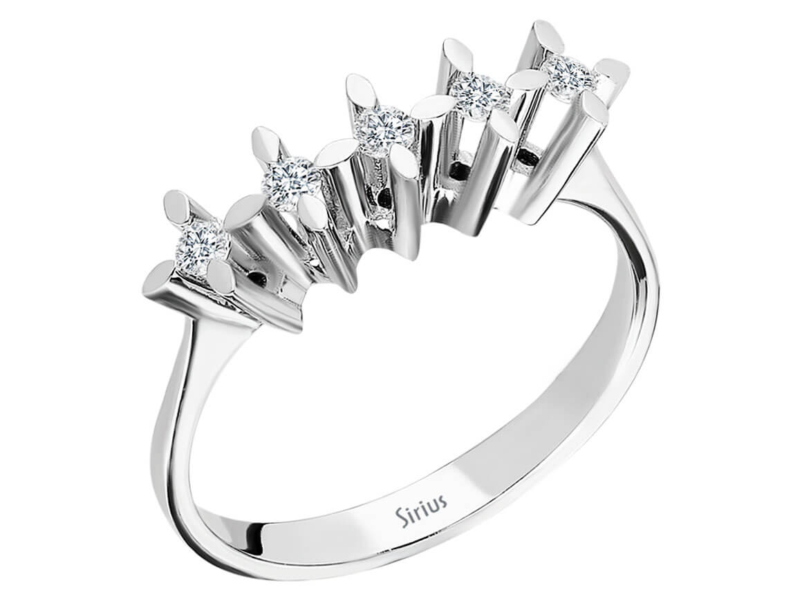 0,15 Carat  5 Diamanten Allianz - handgefertigter Diamantschmuck aus Feingold | Sirius Diamant