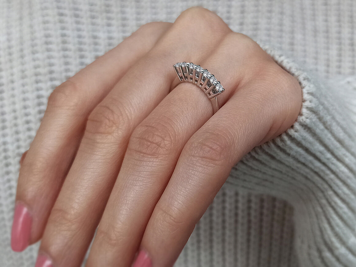 0.65 carat 7 diamond alliance in 585 14 carat white gold