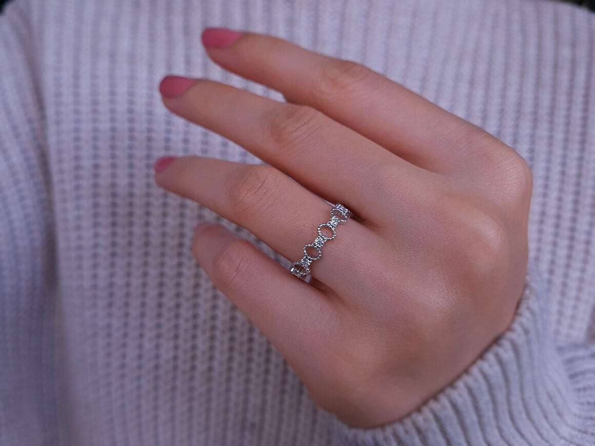 Bague cyclique en diamant à 8 pierres