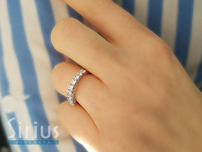 0.81 carat diamond 9 diamond alliance in 14 K white gold