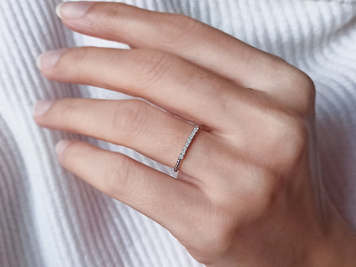 0.09 carat diamond 9 stone alliance in 333 8 K white gold