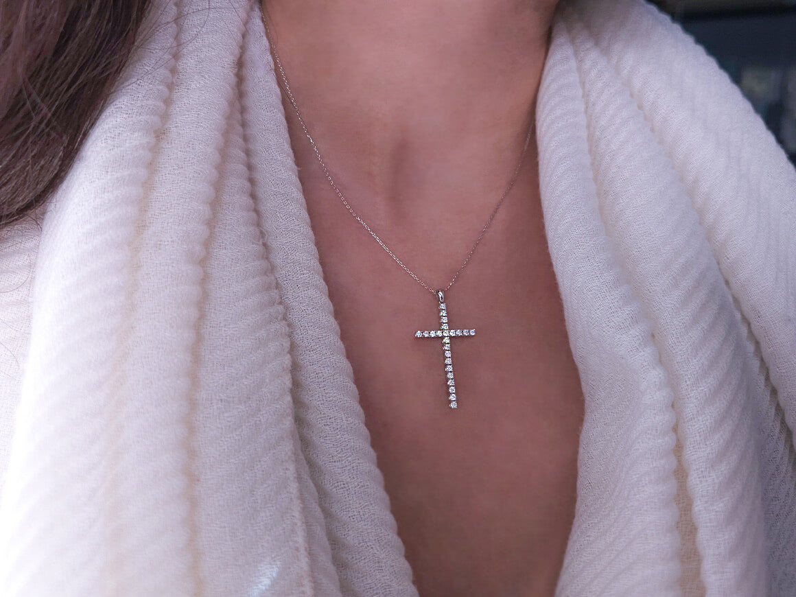 Diamant Kreuz Halskette in 585er 14 K Weißgold - handgefertigter Diamantschmuck aus Feingold | Sirius Diamant
