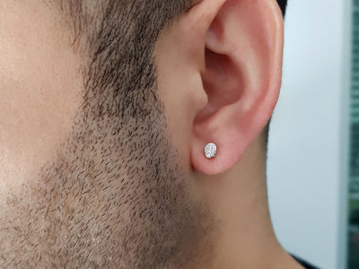 Boucles d'oreilles à tige ovales pour homme en or blanc 14 carats avec diamant de 0,04 carat