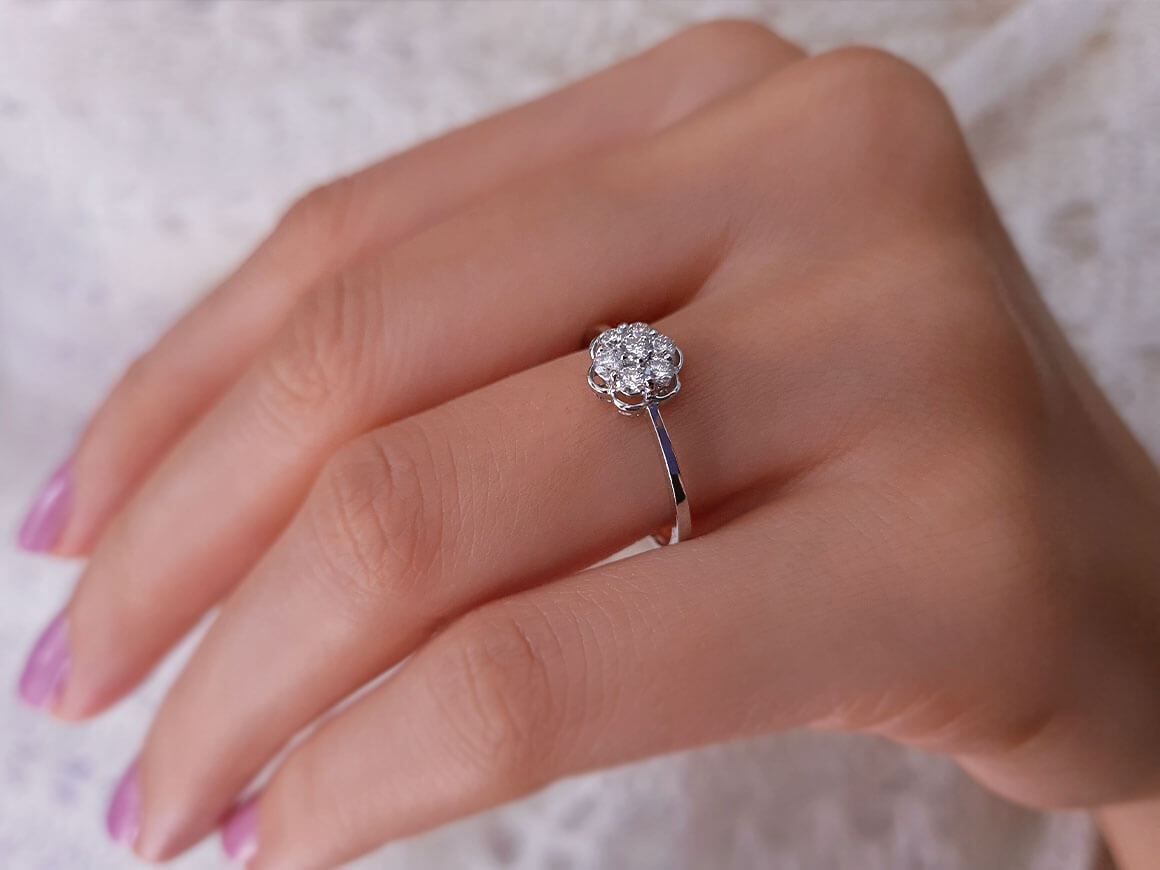 Diamond bridal bouquet ring in 18 K
