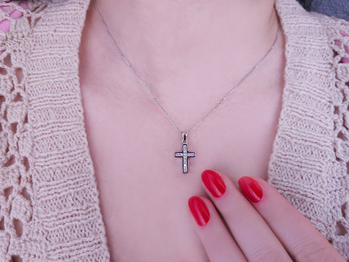Diamant Kreuz Collier in 750er 18 K Weißgold - handgefertigter Diamantschmuck aus Feingold | Sirius Diamant