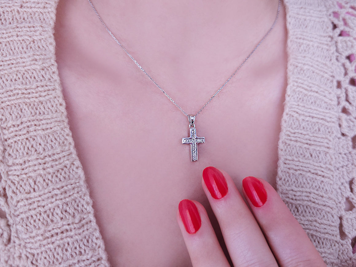 Diamond cross necklace in 18K white gold