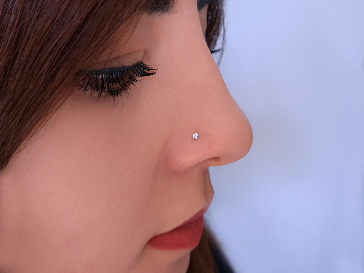 Diamant Nasenpiercing in 585er 14 Karat Weißgold - 7mm x 2,3 mm - handgefertigter Diamantschmuck aus Feingold | Sirius Diamant
