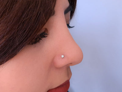 Diamond nose piercing in 585 14 carat white gold - 7 mm x 3.3 mm