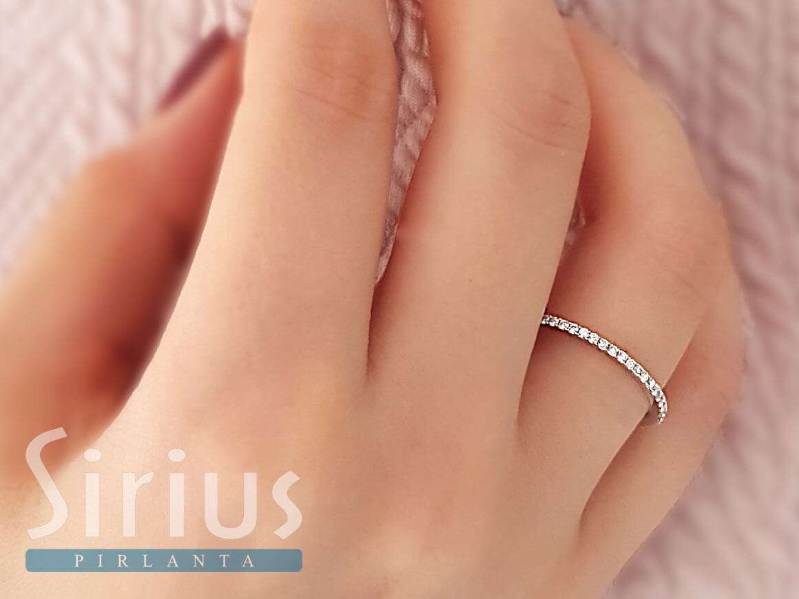 0.34 carat all-round brilliant diamond alliance ring 750 18K white gold