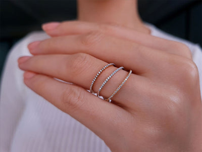 Diamond half-round alliance in 18-carat white gold