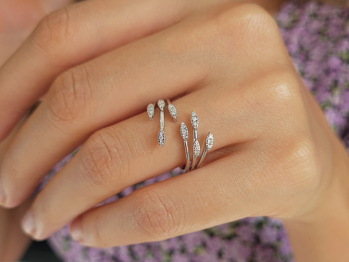 0.11 carat diamond Ivy alliance in 14K white gold