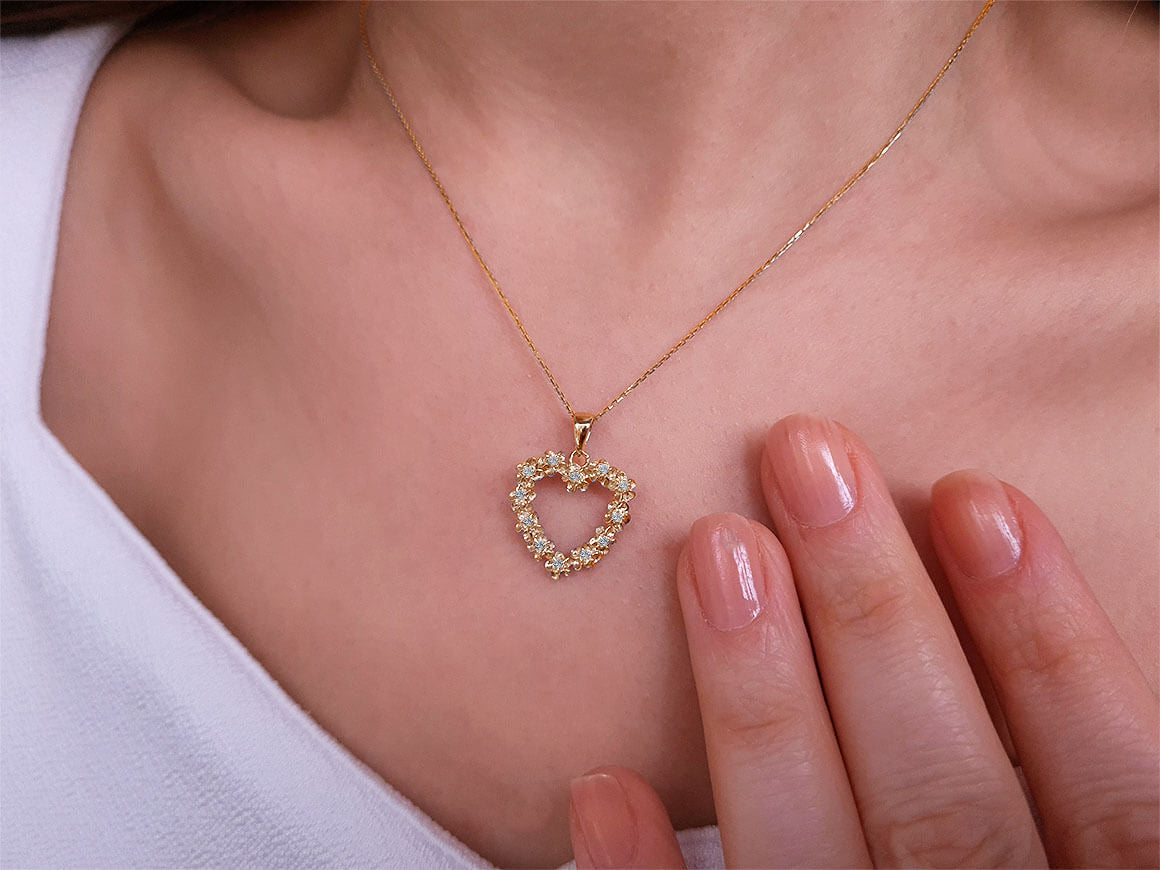 Diamant Herz Kollier in 18 K - handgefertigter Diamantschmuck aus Feingold | Sirius Diamant