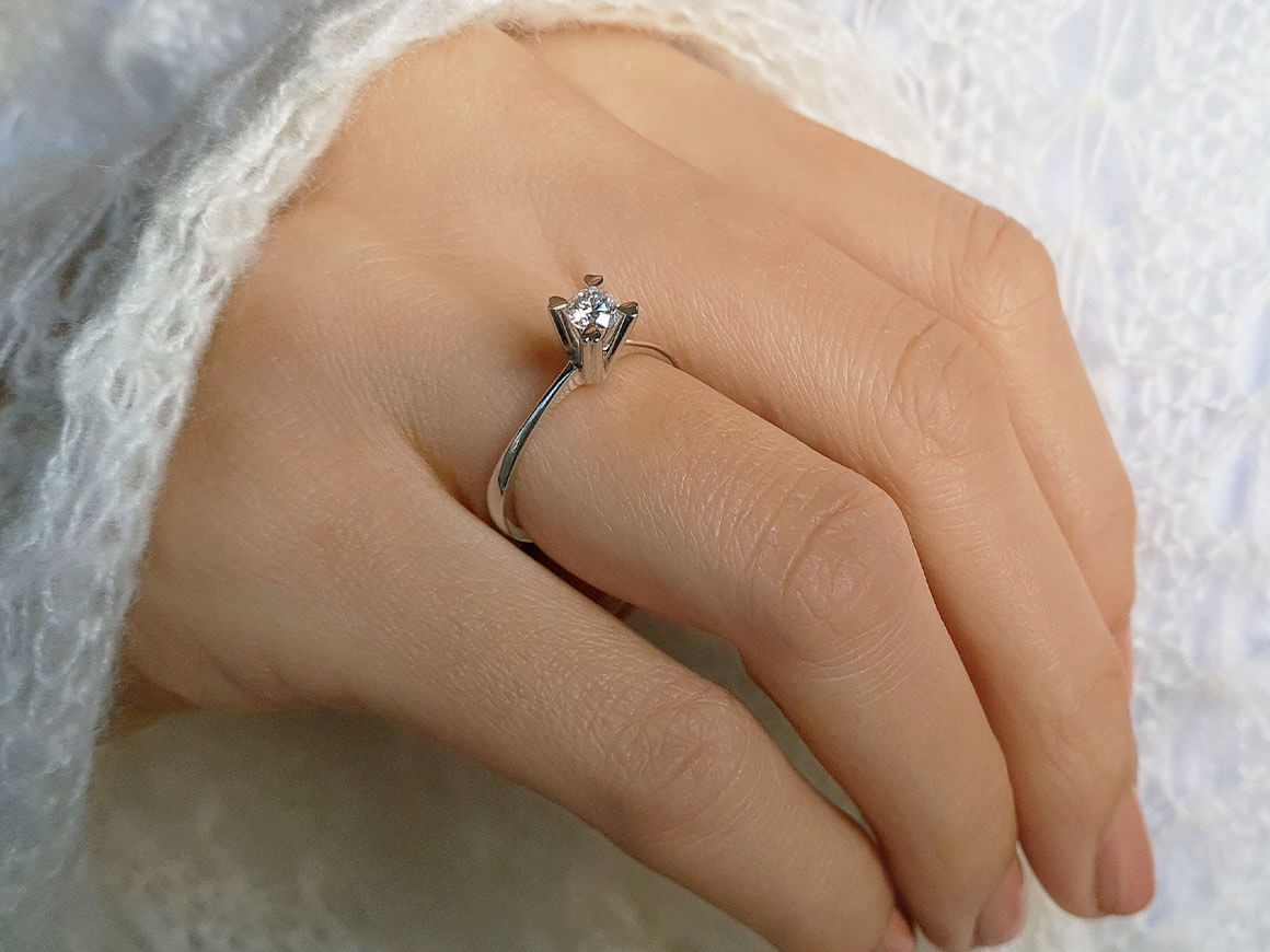 0.26 carat diamond heart claw solitaire ring in 14 K white gold