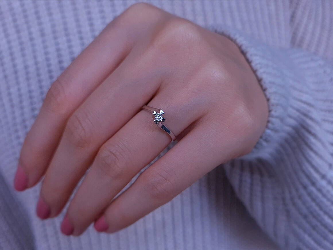 0.08 carat diamond solitaire heart ring in 333 8K white gold