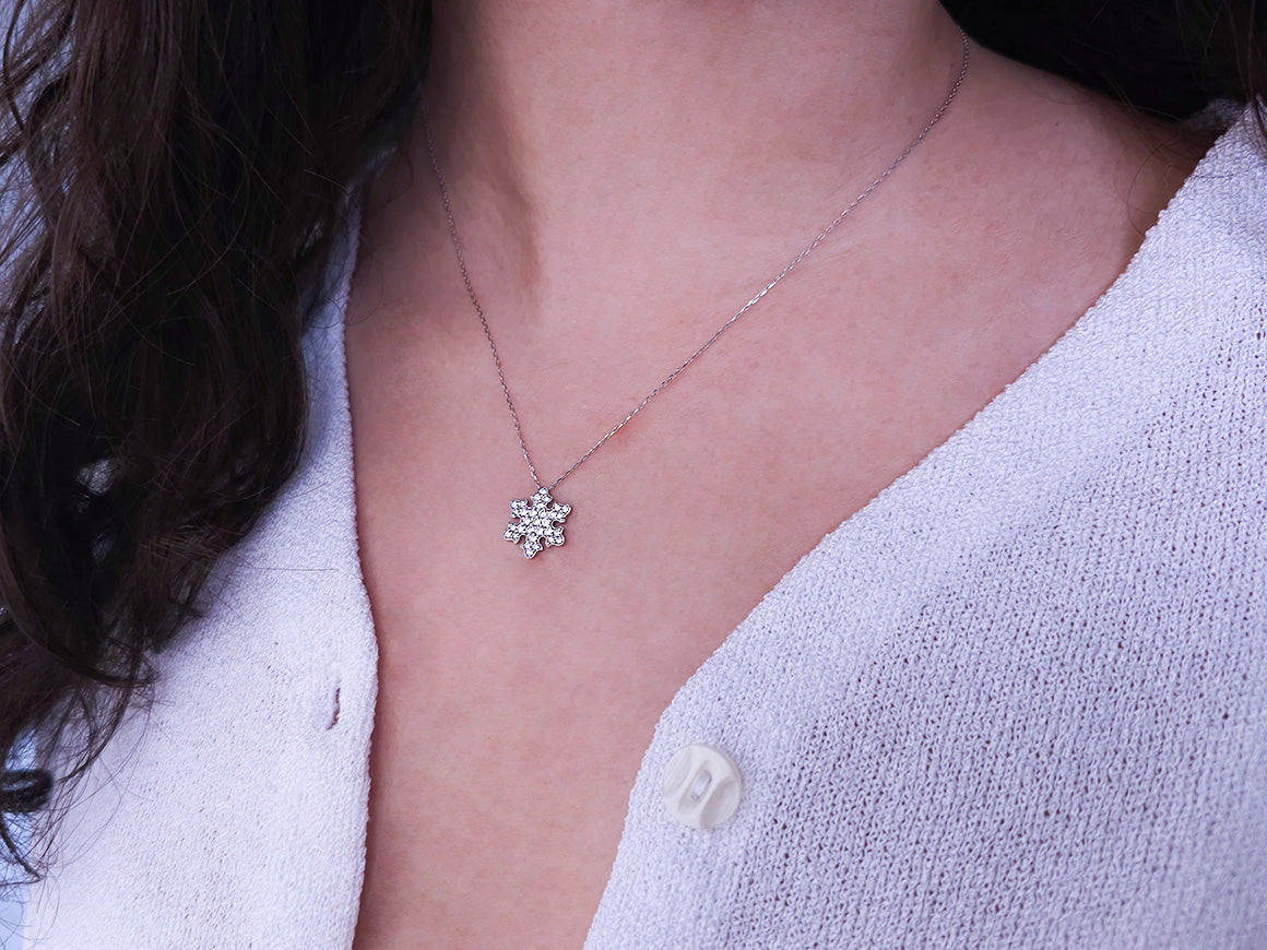 0,47 Karat Diamant Schneeflocke Collier - handgefertigter Diamantschmuck aus Feingold | Sirius Diamant