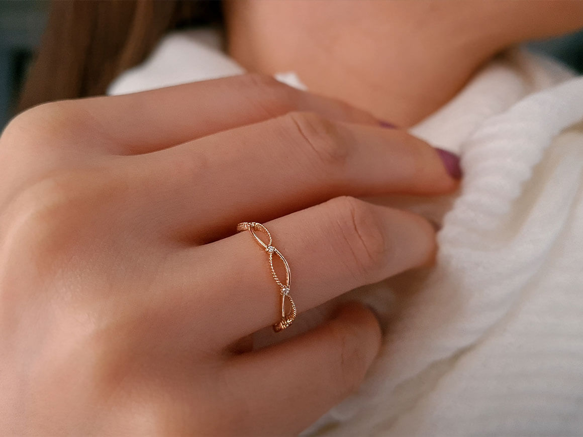0.06 carat diamond Lima all-around alliance in 8 K red gold