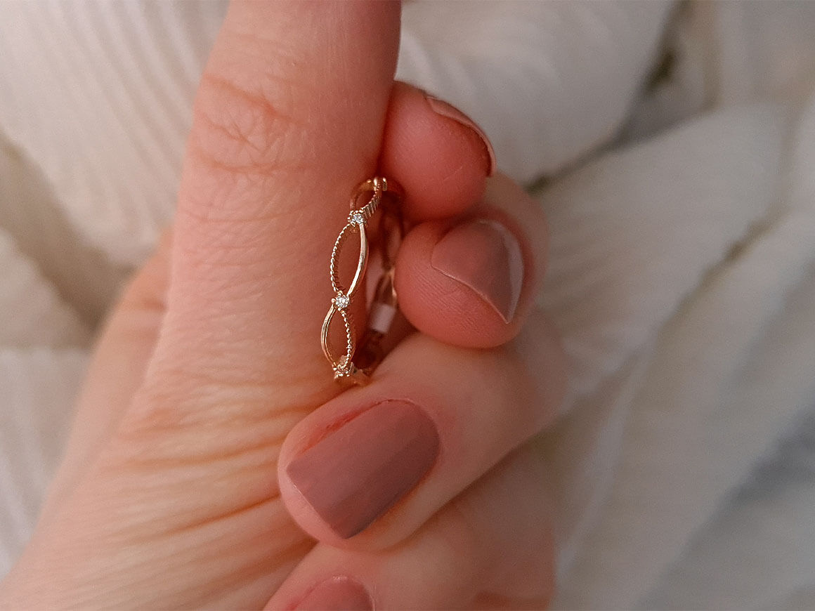 0.06 carat diamond Lima all-around alliance in 8 K red gold