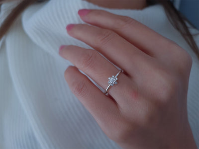 Snowflake diamond ring in white gold