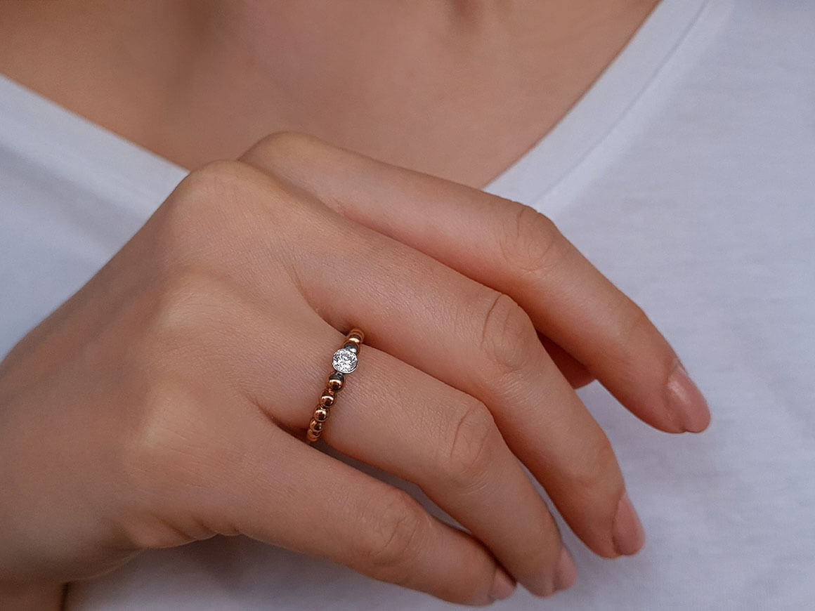 Bague solitaire en diamant de 0,16 carat de couleur F