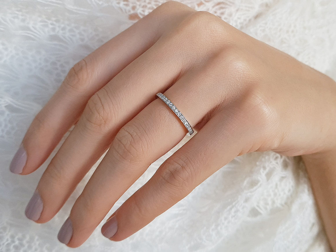 Alliance tout autour en or blanc 585 14 carats avec diamants de 0,44 carat