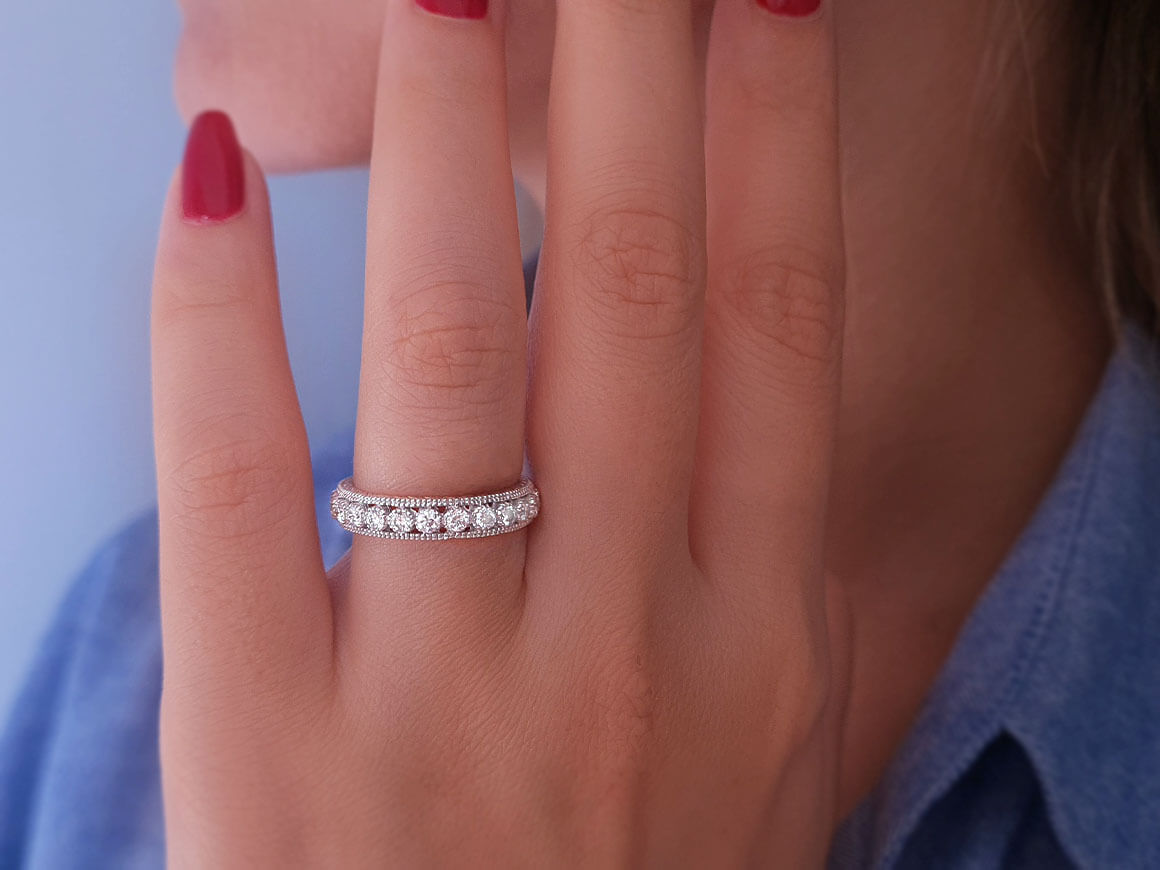 Alliance tout autour en diamant de 0,85 carat