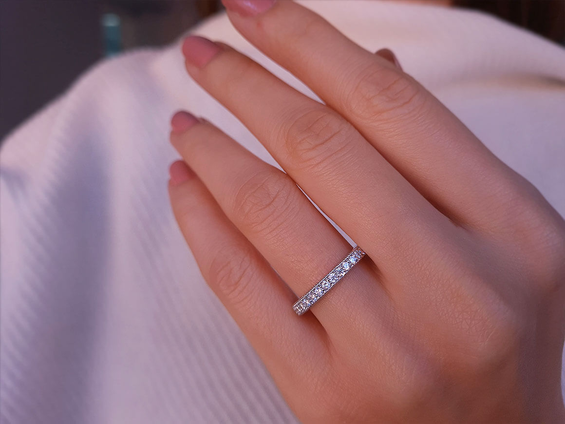 Alliance tout autour en diamant de 0,64 carat