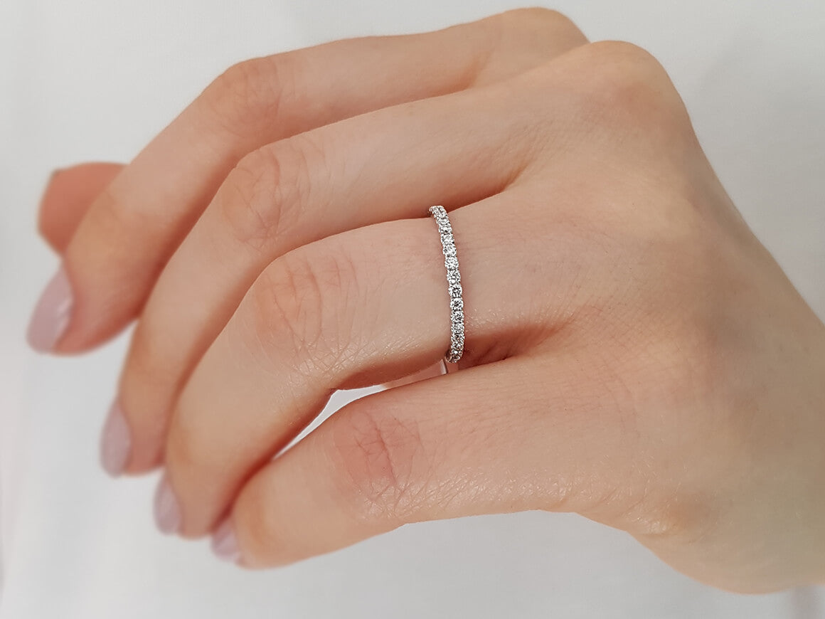 Alliance tout autour en diamant de 0,37 carat
